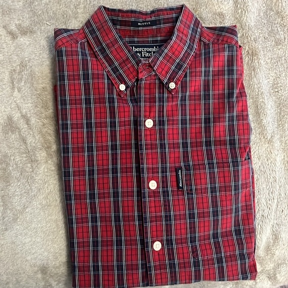 Men’s Abercrombie size small muscle button up collared shirt in red plaid - Picture 4 of 4
